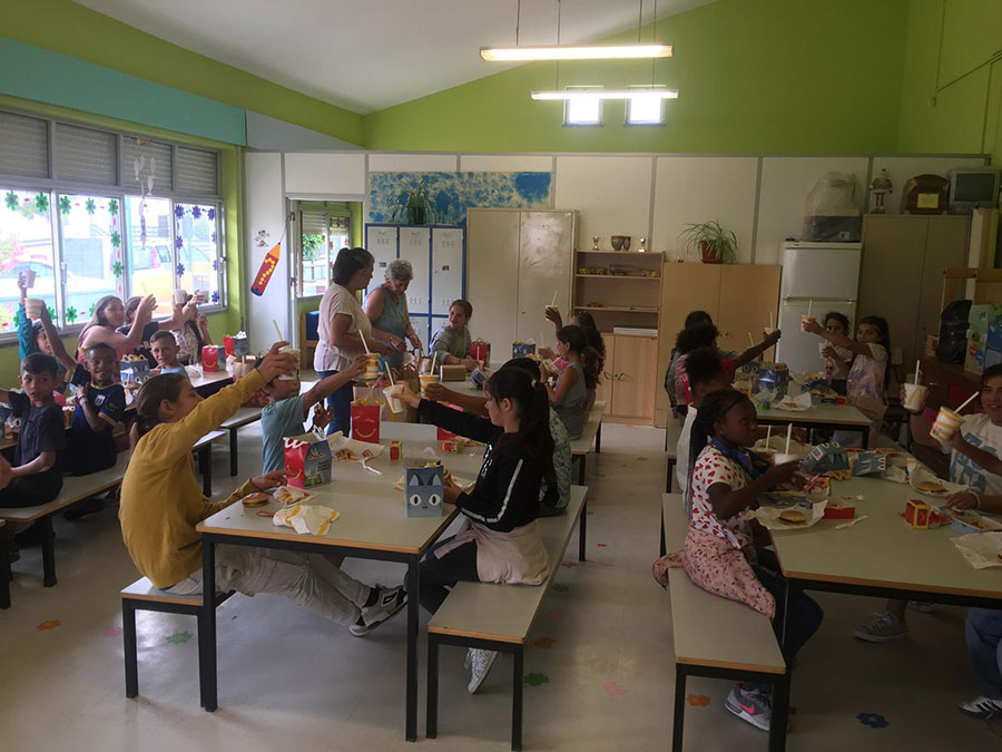 Passeio no Trem Turístico promovido pelo Rotary Club de Setúbal aos alunos da Escola Primária das Manteigadas