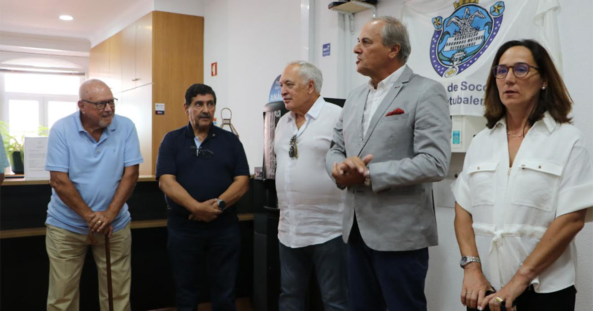 O Rotary Club de Setúbal entregou, no dia 7 de Agosto, o Desfibrilhador à Associação de Socorros Mútuos Setubalense