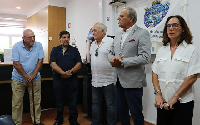 O Rotary Club de Setúbal entregou, no dia 7 de Agosto, o Desfibrilhador à Associação de Socorros Mútuos Setubalense
