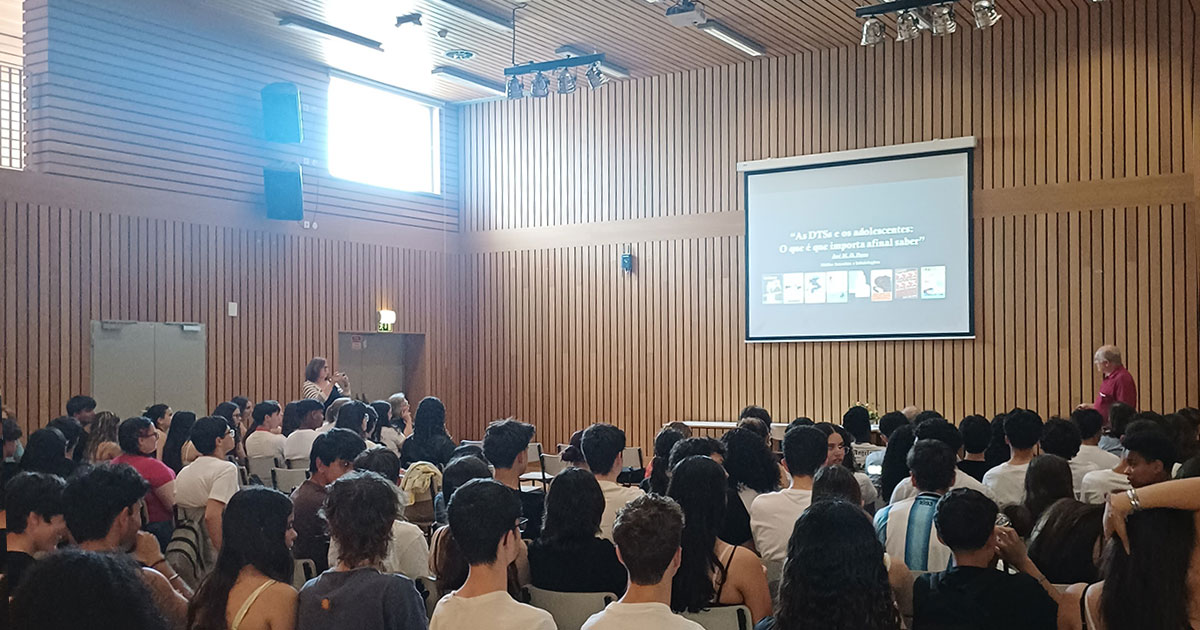 Palestra  sobre "DOENÇAS SEXUALMENTE TRANSMISSÍVEIS NA ADOLESCÊNCIA"